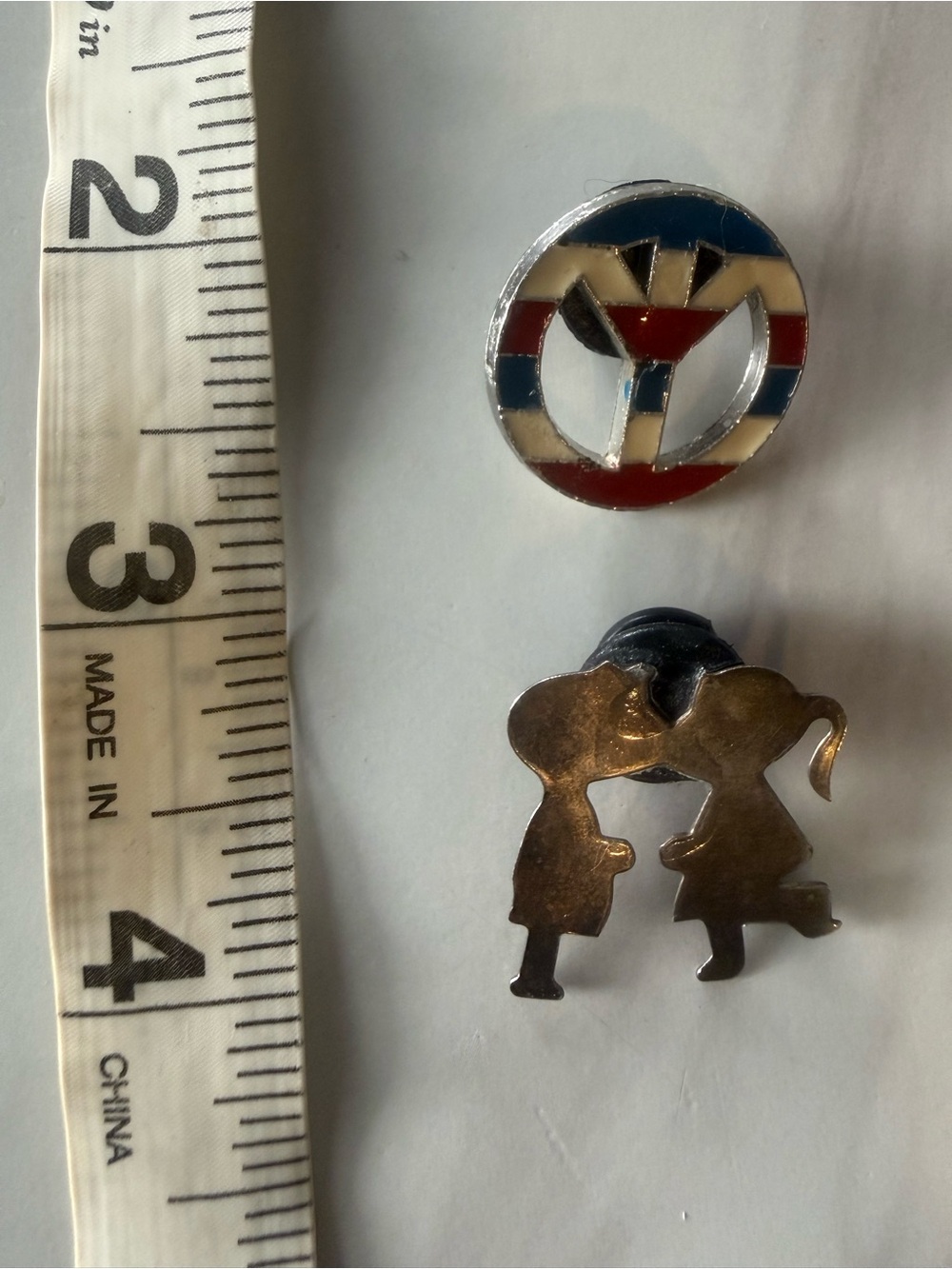 Crocs Charms, Set of 2 Metal Charms Boy and Girl Kissing and Peace Sign Charms